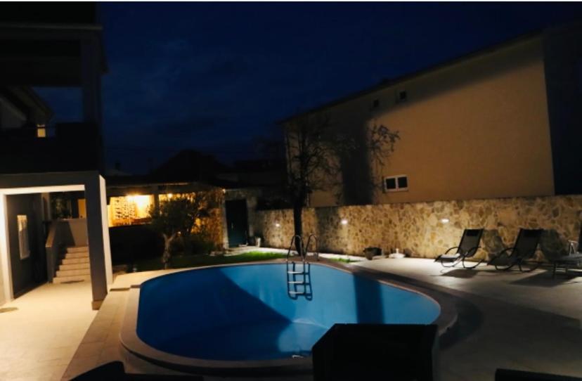 Iva Apartman Sa Bazenom Donji Zemunik Esterno foto