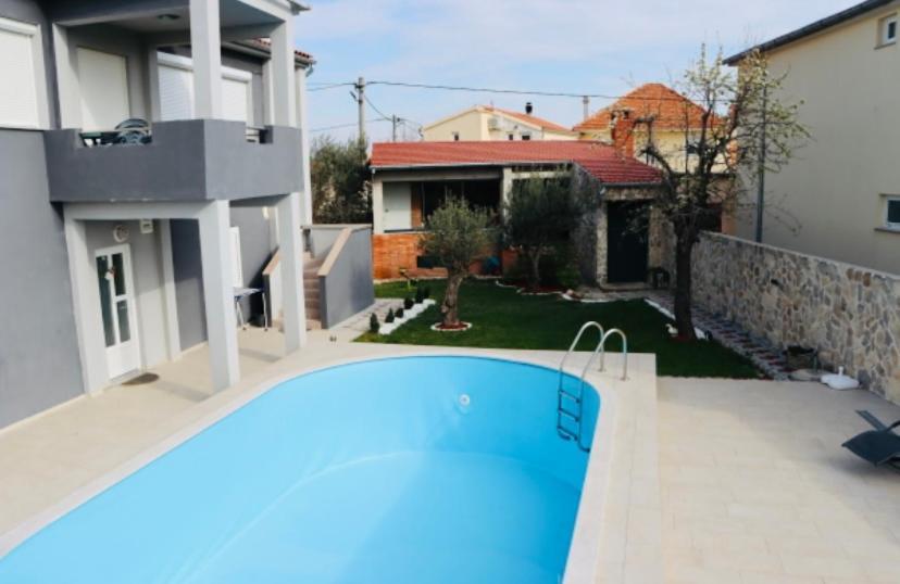 Iva Apartman Sa Bazenom Donji Zemunik Esterno foto
