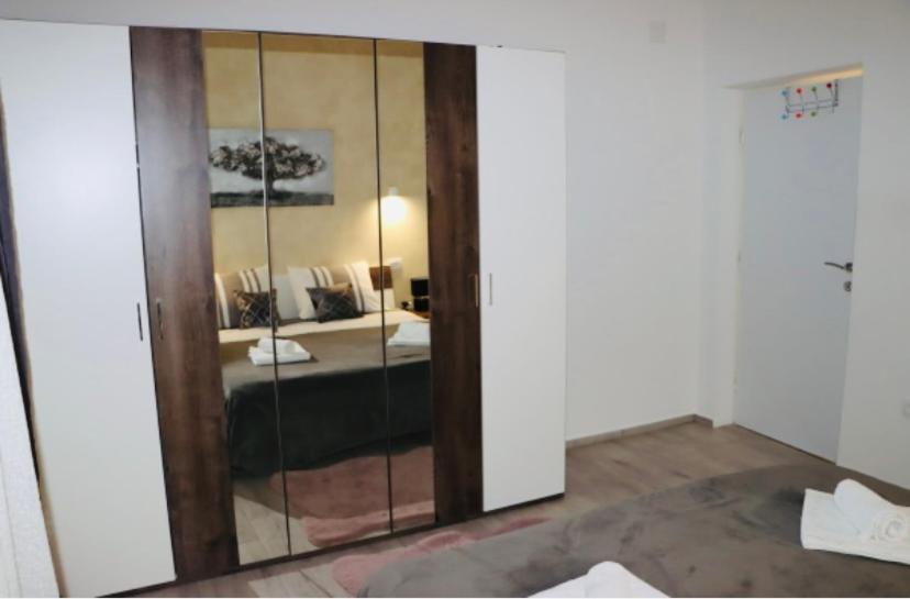 Iva Apartman Sa Bazenom Donji Zemunik Esterno foto
